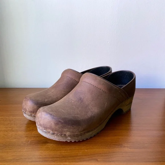 [US 8.5/EU 39] Sanita Julie Clogs — Antique Brown oiled leather - Picture 7 of 15